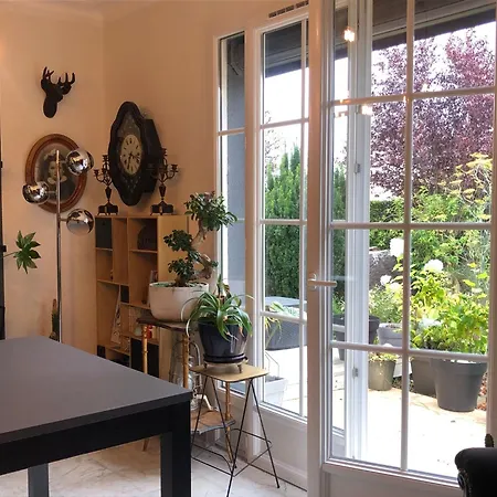 Les Nuits Victoriennes Bed & Breakfast