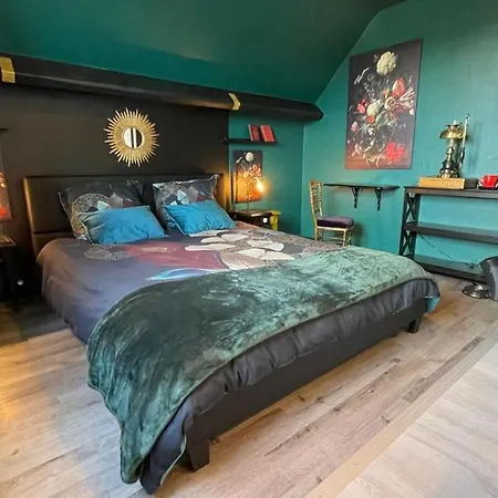 Les Nuits Victoriennes Couette-café Saint-Germain-du-Corbeis