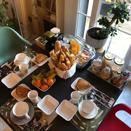 Les Nuits Victoriennes Bed & Breakfast