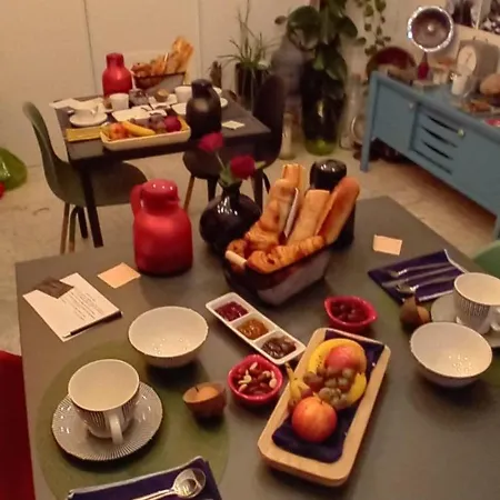 Les Nuits Victoriennes Bed & Breakfast