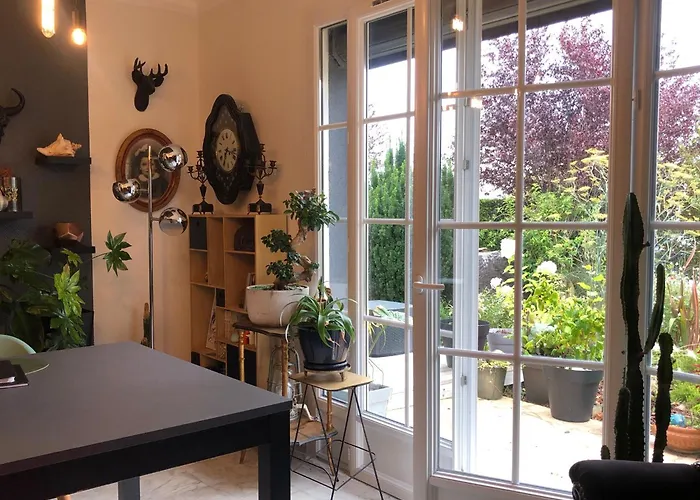 Les Nuits Victoriennes Bed & Breakfast