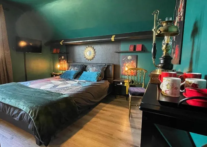 Les Nuits Victoriennes Bed & Breakfast