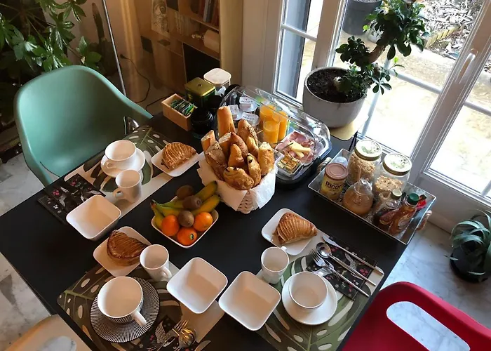 Les Nuits Victoriennes Bed & Breakfast